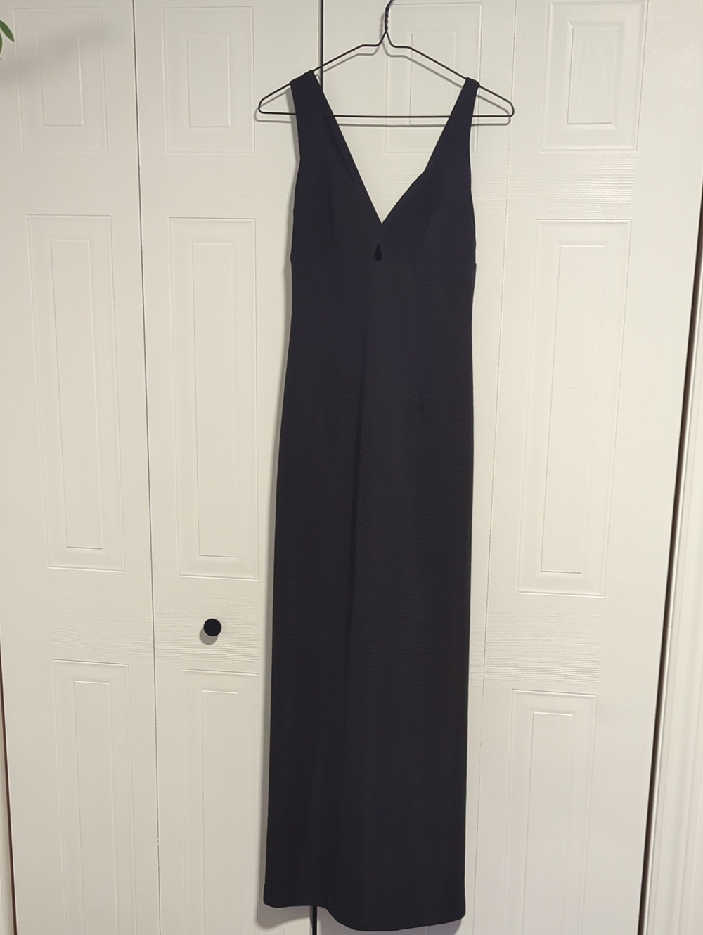 3/25$ ‼️Elegant Black V-Neck Maxi Dress. Small